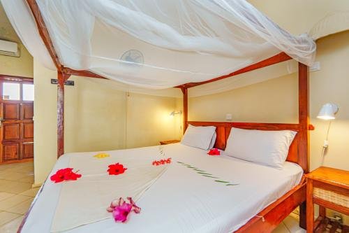 08_standard_room_double_garden_view_-lemon_creek_11_of_32